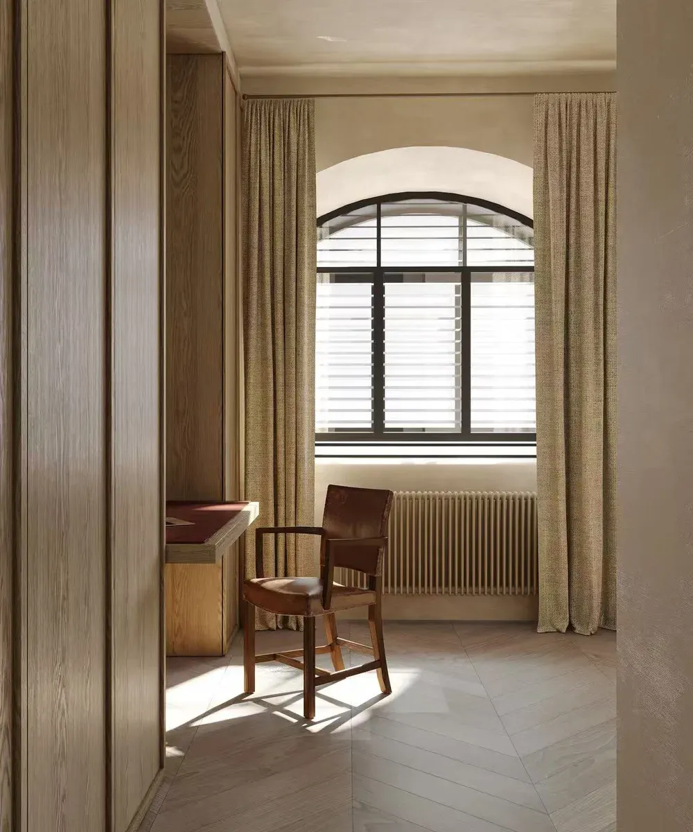 Amaretti Oak · Chevron